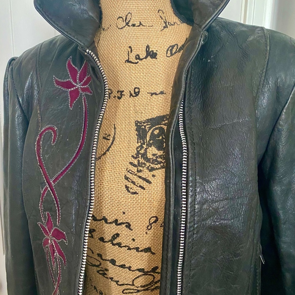 Gypsy Leather Motorcycle Jacket. Black,  Plum Suede Trim. Fringe, Studs.  12 - Picture 7 of 16